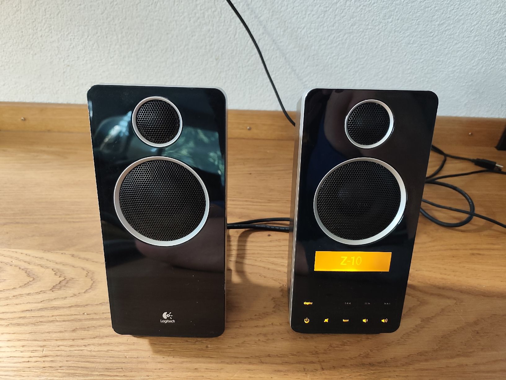 Logitech Lautsprecher: Logitech Z-10 Interactive 2.0 Desktop-Lautsprecher – Gebraucht aus Gerlafingen von gschaerer