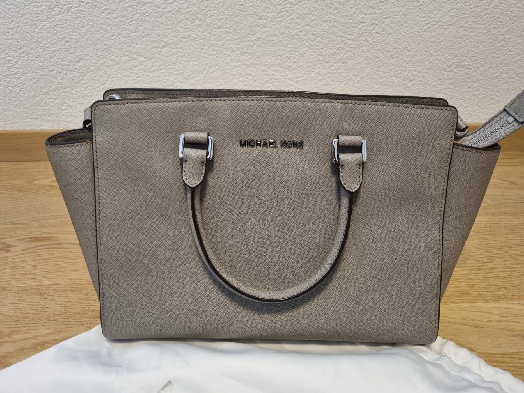 Michael Kors Borse da donna: Michael kors Damentasche grau – Usato da Pfäffikon SZ venduto da Ka6ka 1
