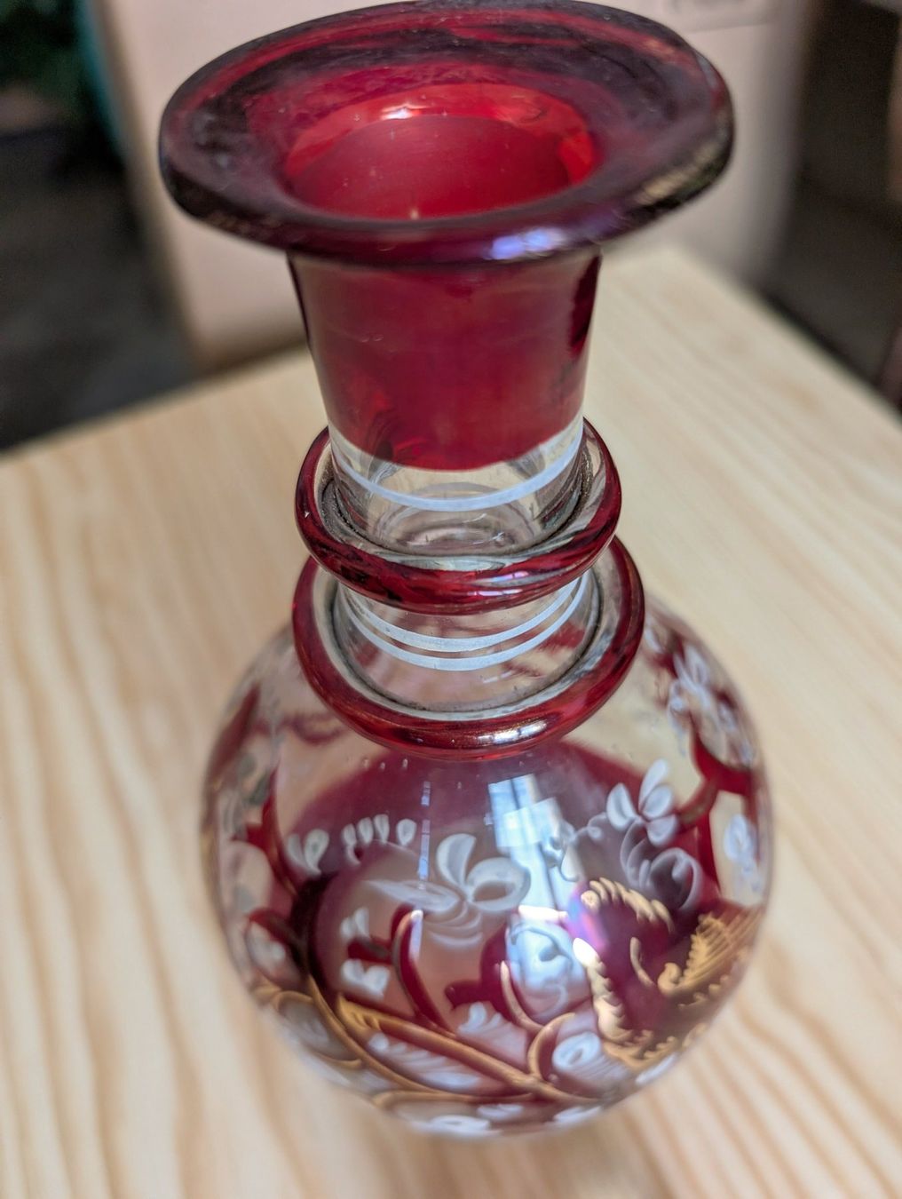 Karaffen: Vintage Karaffe, Rubinrot mit Golddekor – Gebraucht aus Aeugst am Albis von Andyw