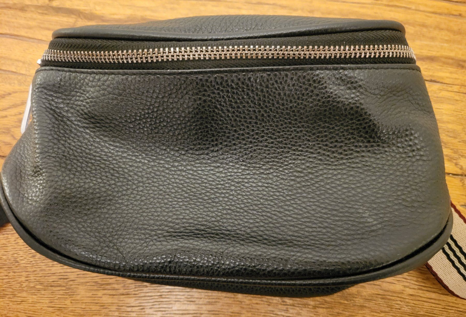 Taschen für Damen: Schöne Leder Bauchtasche in Schwarz – Gebraucht aus Basel von sci_67ms 1