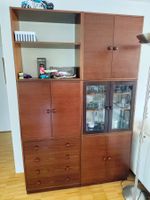 Schöne Wohnwand aus Holz, vintage, mit Vitrine