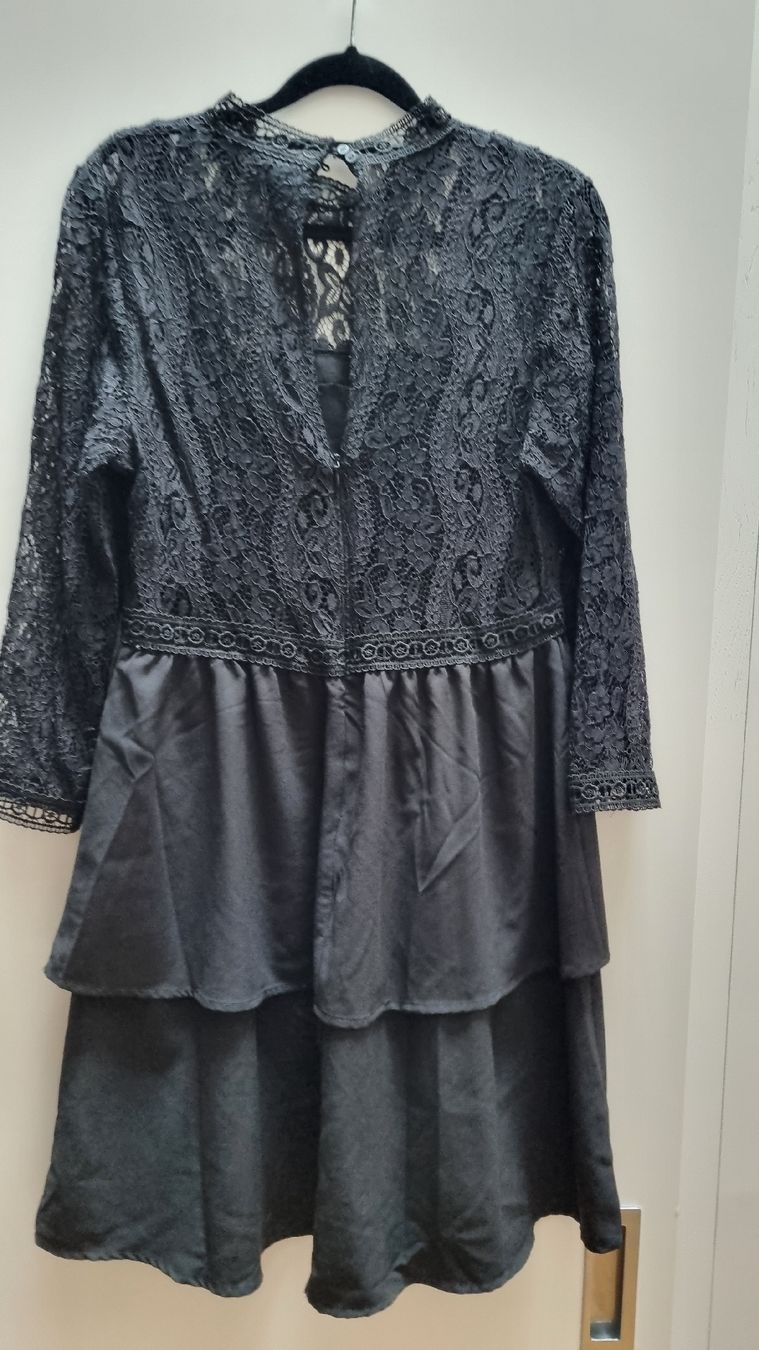 Only Robes: Kleid ONLY Studio Spitze Grösse 36 neuwertig – Neuf (Voir description) à Rorschach par Hati.Og