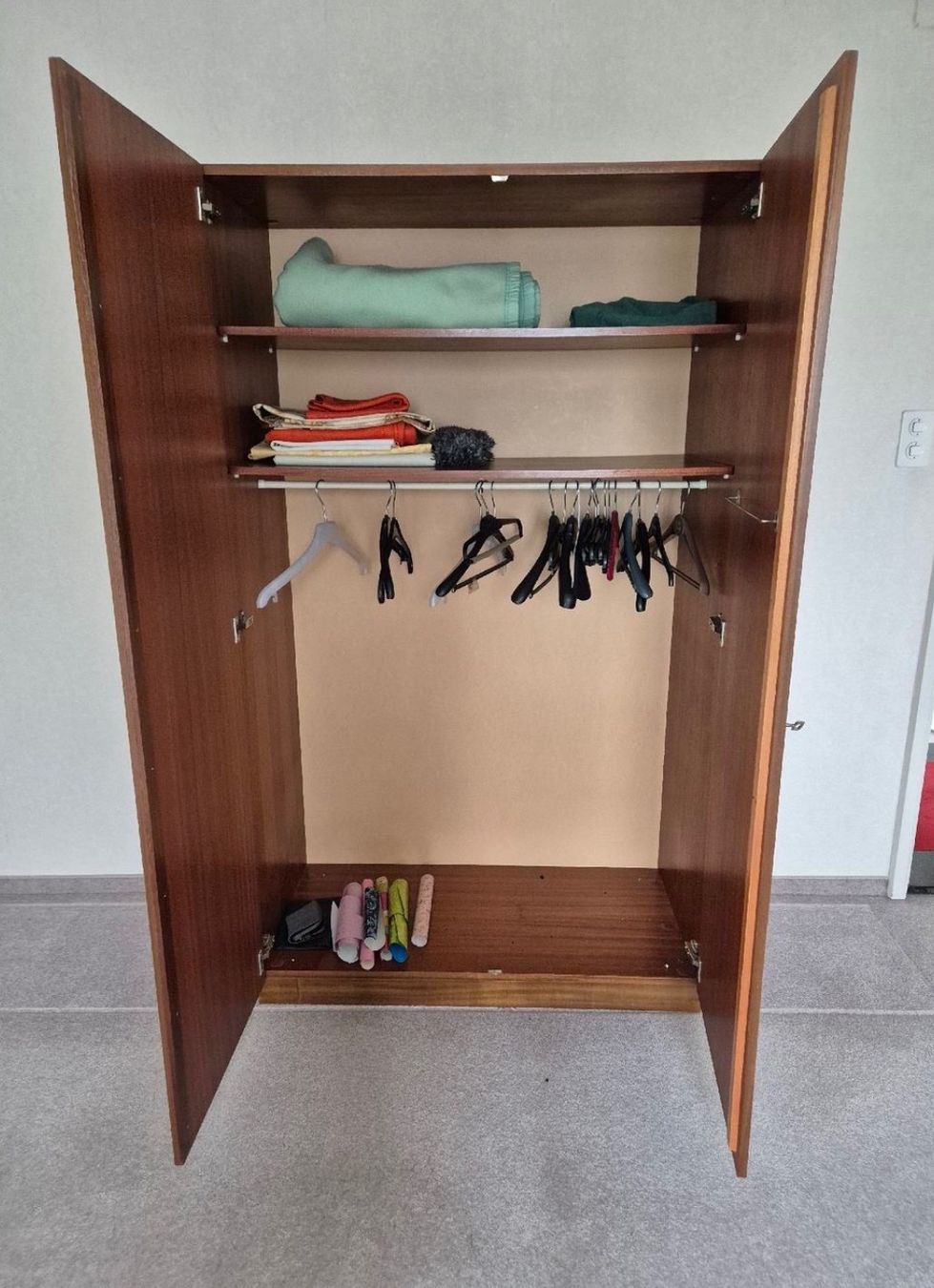 Armadi: Schrank – Usato da St. Gallen venduto da akxller 1