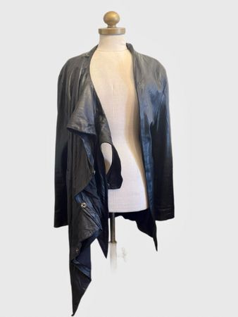 Obscur- Lange asymmetrische Lederjacke aus Echtleder