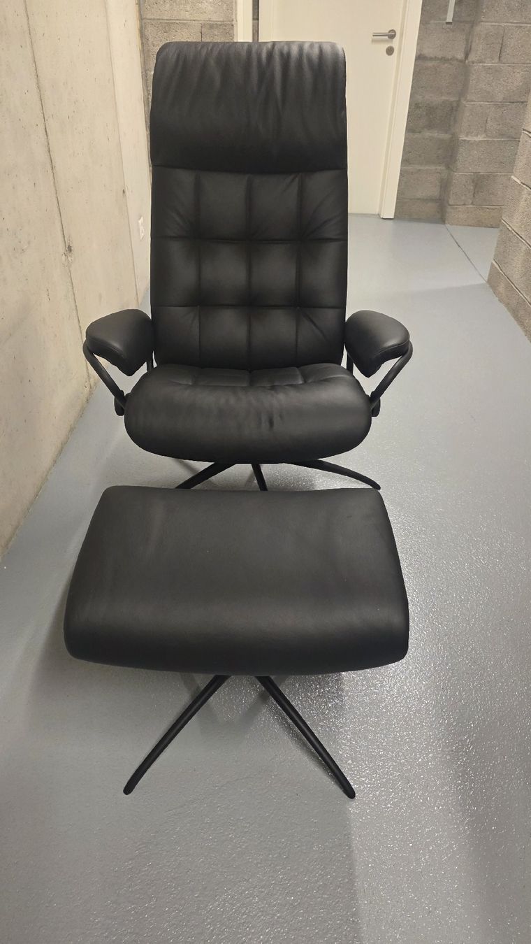 Stressless Poltrone: Stressless mit Hocker NEU – Nuovo e nell'imballaggio originale da Gampel venduto da pet_p8nw