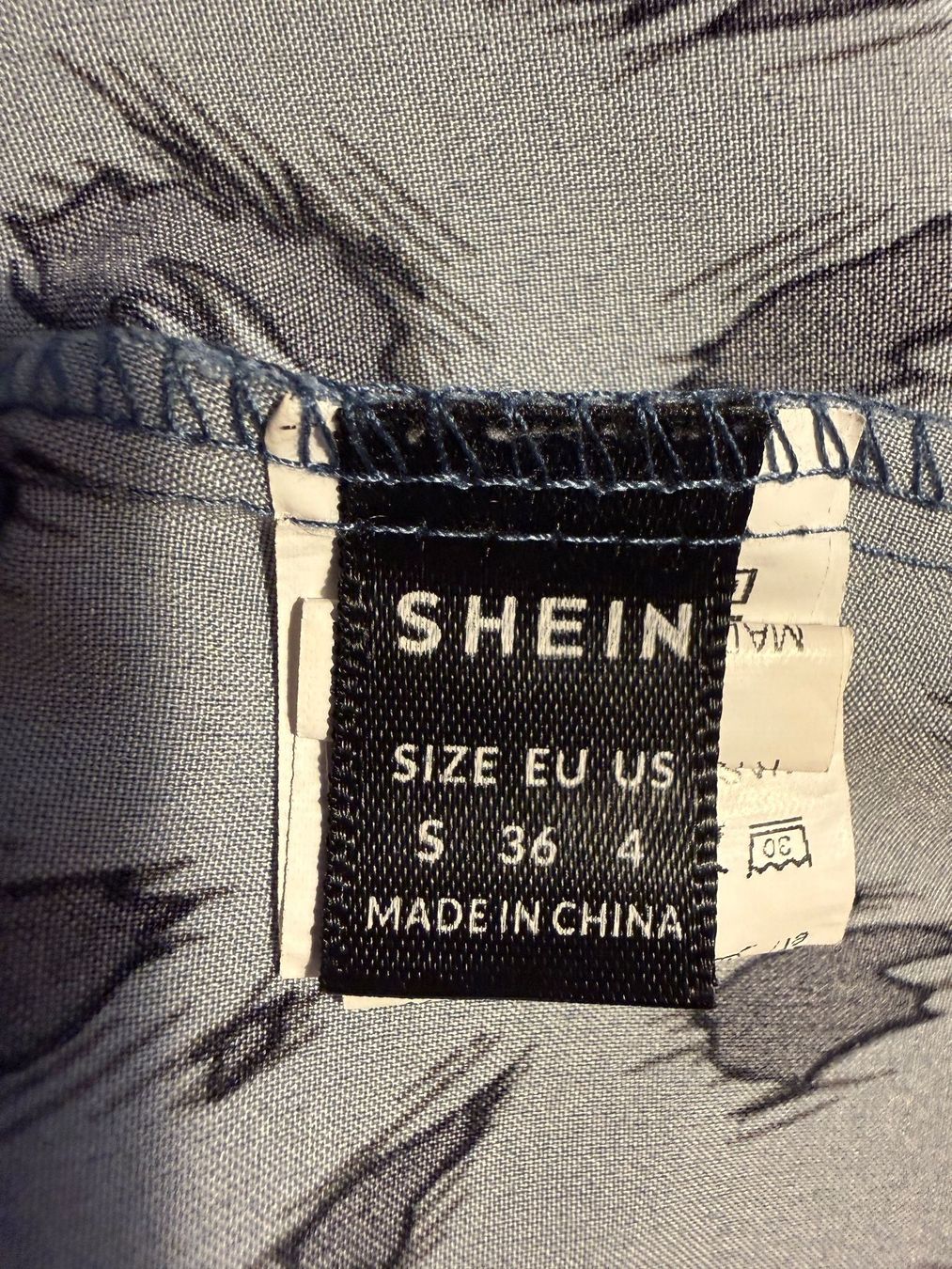 Shein Robes: Strandkleid blau mit schwarzem Muster in Grösse S – D'occasion à Hunzenschwil par Reche71 3