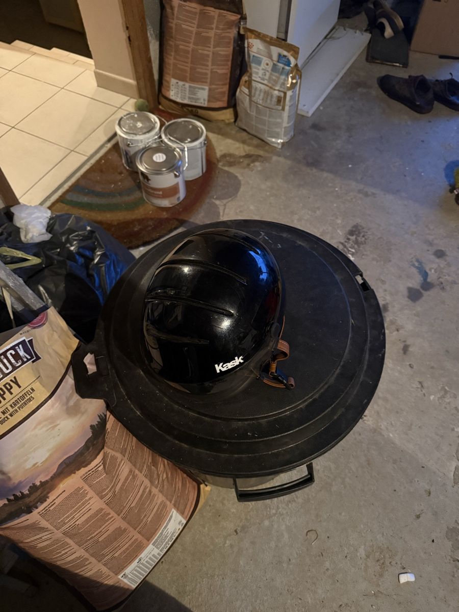 Kask Caschi: Kask Helm schwarz  – Usato da Genève venduto da Madauss