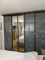 Grosser Kleiderschrank mit Spiegeltüren