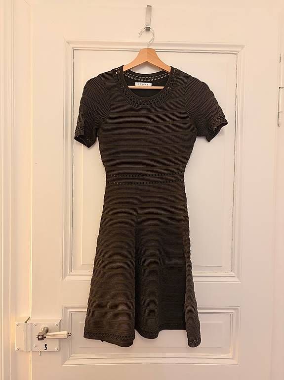 Robes: Kleid Sandro Grösse S – D'occasion à Basel par yet_7svp