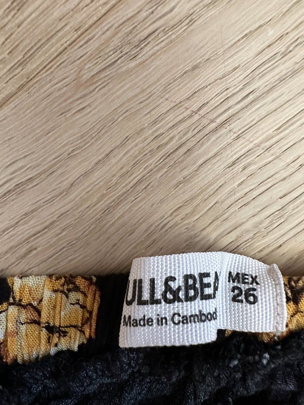 Pull&Bear Pantaloni: Short noir/fleurs, fluide Pull&Bear t.26 – Usato da Vandoeuvres venduto da Zoccoli11 2