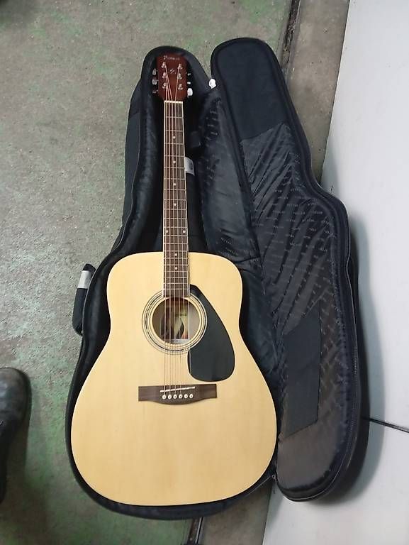 Strumenti musicali: Gitarre Future ( Fender copie) – Usato da Basel venduto da Petergunn
