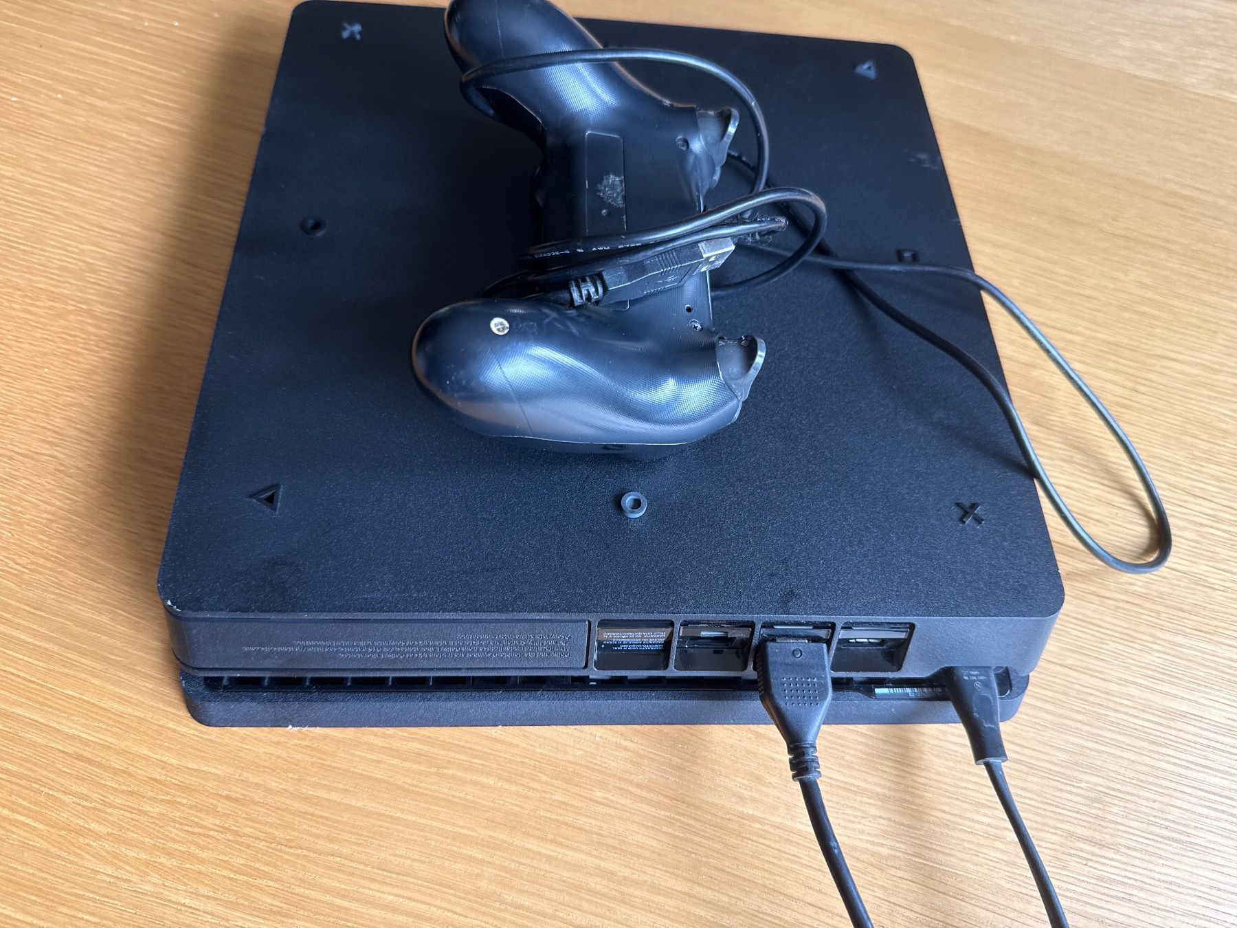 Sony Console: Sony PlayStation 4 Slim PS4 500GB mit Kontroller – Usato da Schaffhausen venduto da jplunkett 2