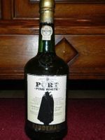 Alte Sandeman Port Fine White 1988er