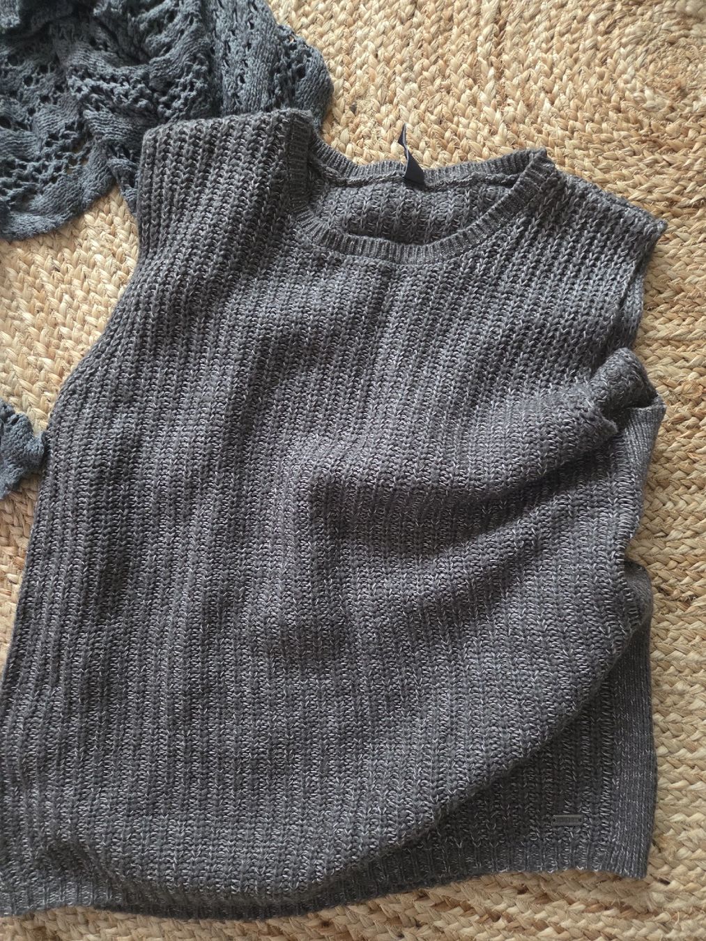 Lotti di vestiti: Pullunder & Bolero Schulterjäckli grau Strick Oberteile Boho – Usato da Pratteln venduto da madi1990 1