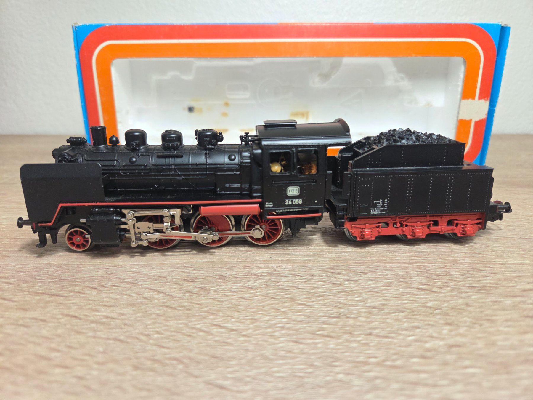Märklin Modellini di ferrovie: Märklin 3003 Dampflok BR 24 DB H0 – Usato da St-Aubin-Sauges venduto da Lo_Go