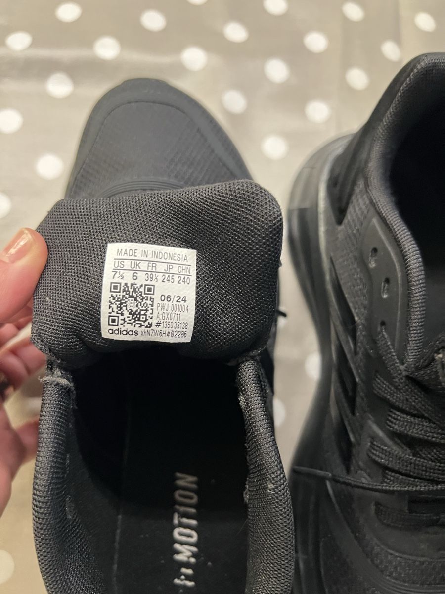 Adidas Scarpe da donna: Original Adidas Trainingsschuhe Grösse 39.5 Schwarz – Usato da Baar venduto da bili08 2
