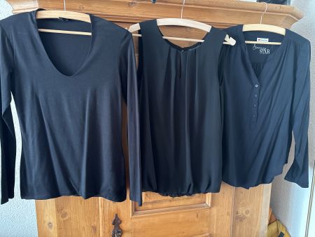 3 elegante, schwarze Oberteile, Gr. 34