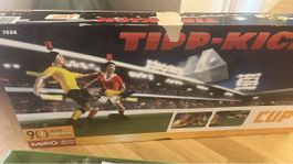 Tipp-Kick Cup Fussball Spiel mit Halbzeit Uhr