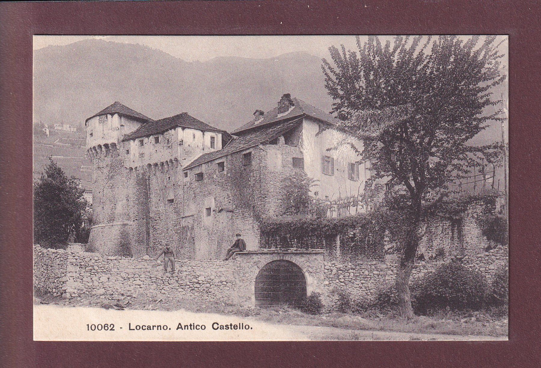 Cartoline postali: LOCARNO - Antico Castello – Usato da Pully venduto da nicecards