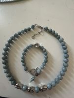 Halskette und Armband mit Burma Jade und Zwischenperlen. 