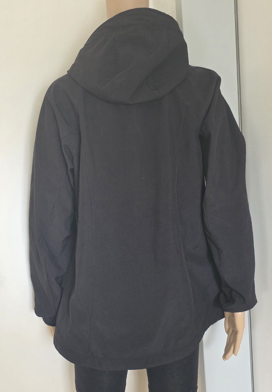 Switcher Giacche: Schwarze Switcher Softshell Jacke, Gr L, winddicht – Usato da Biberist venduto da charobaum 1