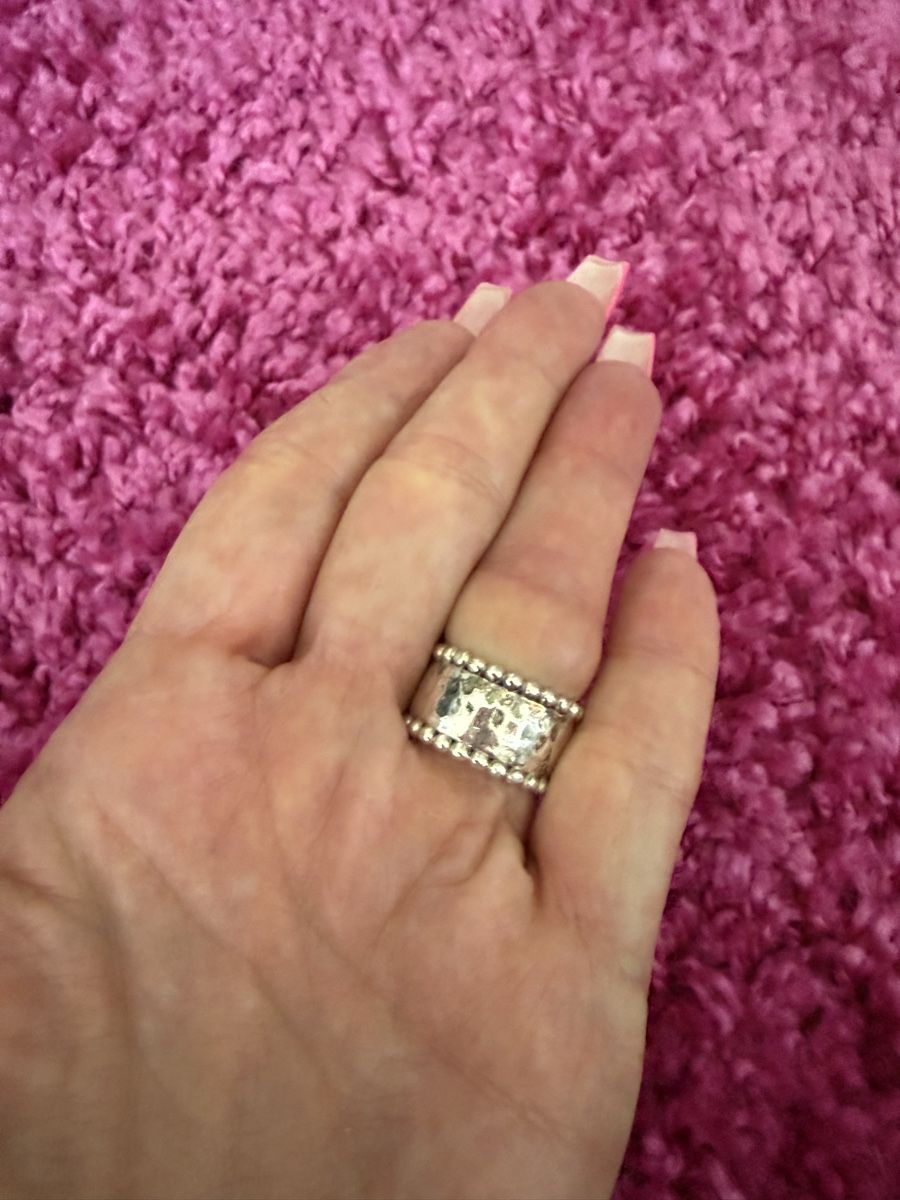 Pompidou Anelli: Pompidou Ring Silber Gehämmert Grösse 52 – Usato da Richterswil venduto da cobruetsch 1