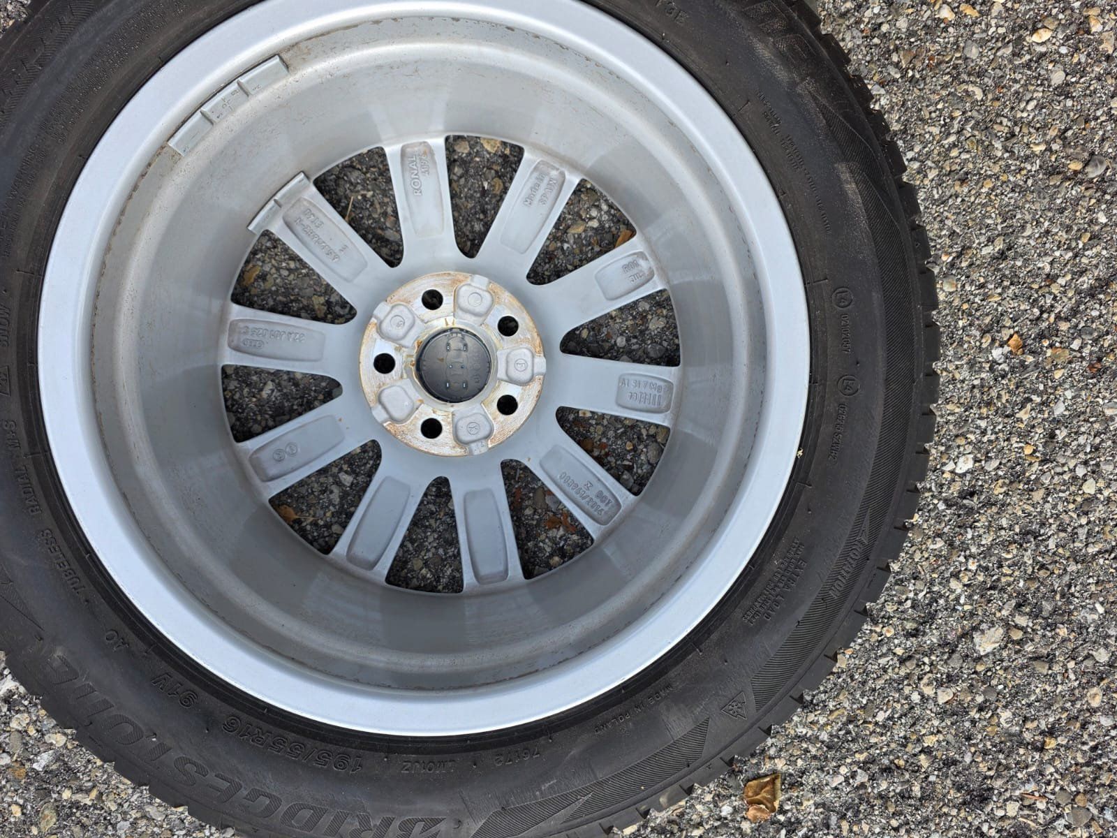 Bridgestone Pneus & Kompletträder: 4 Roues hiver complètes Bridgestone Blizzak – Gebraucht aus Chézard-St-Martin von Birdie_1234 1