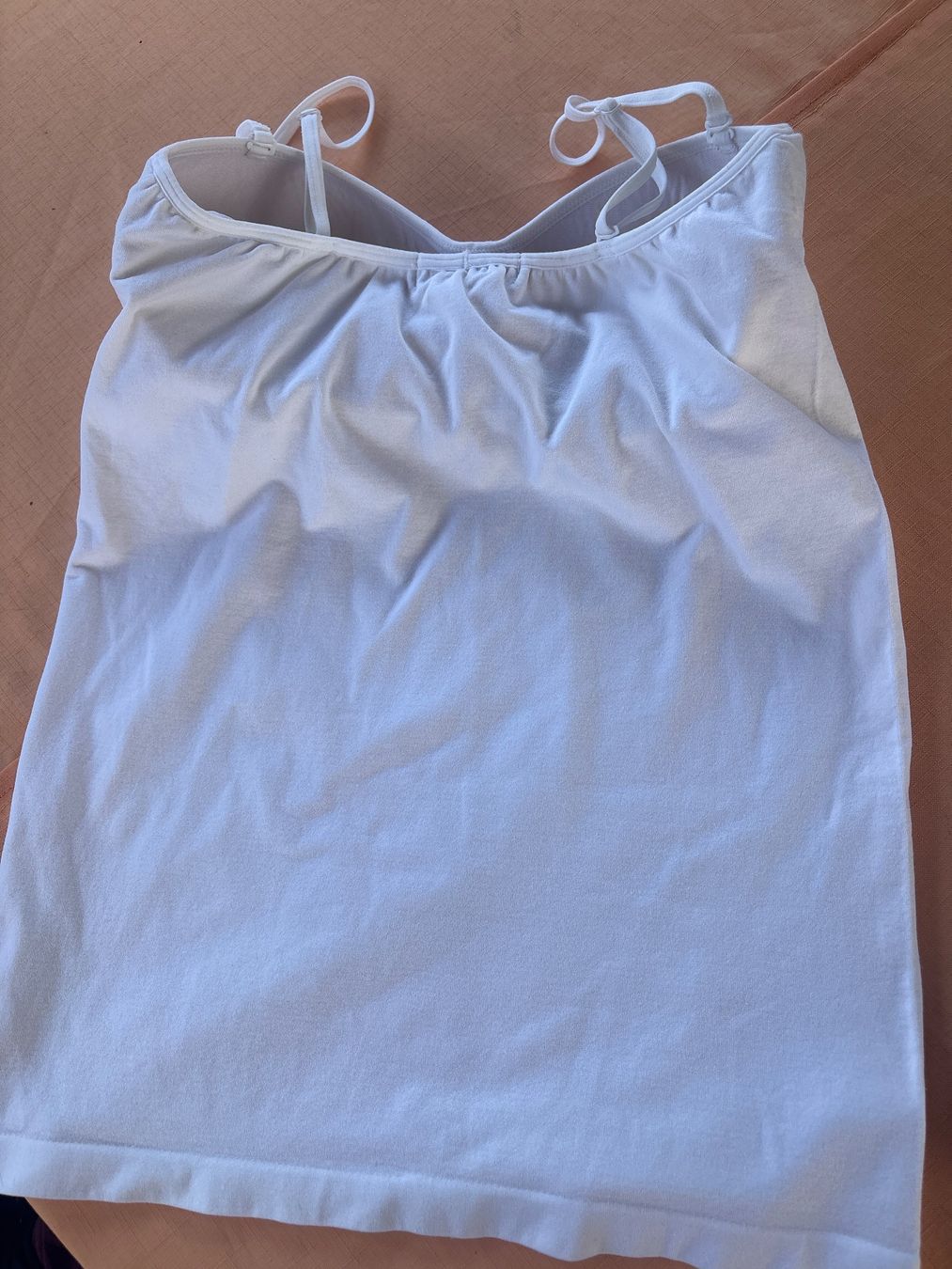 Tops: Weisses Sommertop mit Spaghettiträgern, Grösse S – Gebraucht aus Andwil SG von schmei 2