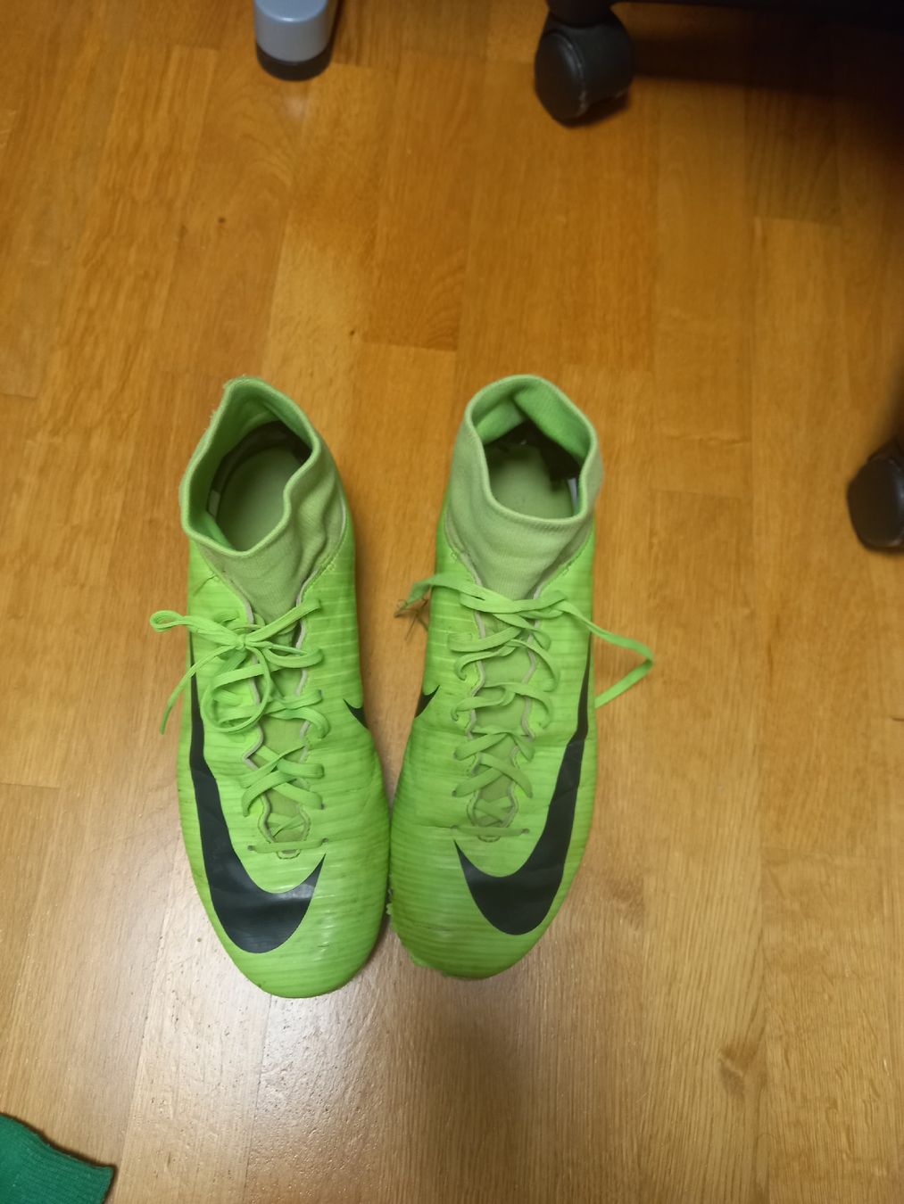 Scarpe da uomo: Fussballschuhe – Usato da Zürich venduto da vik_q29w