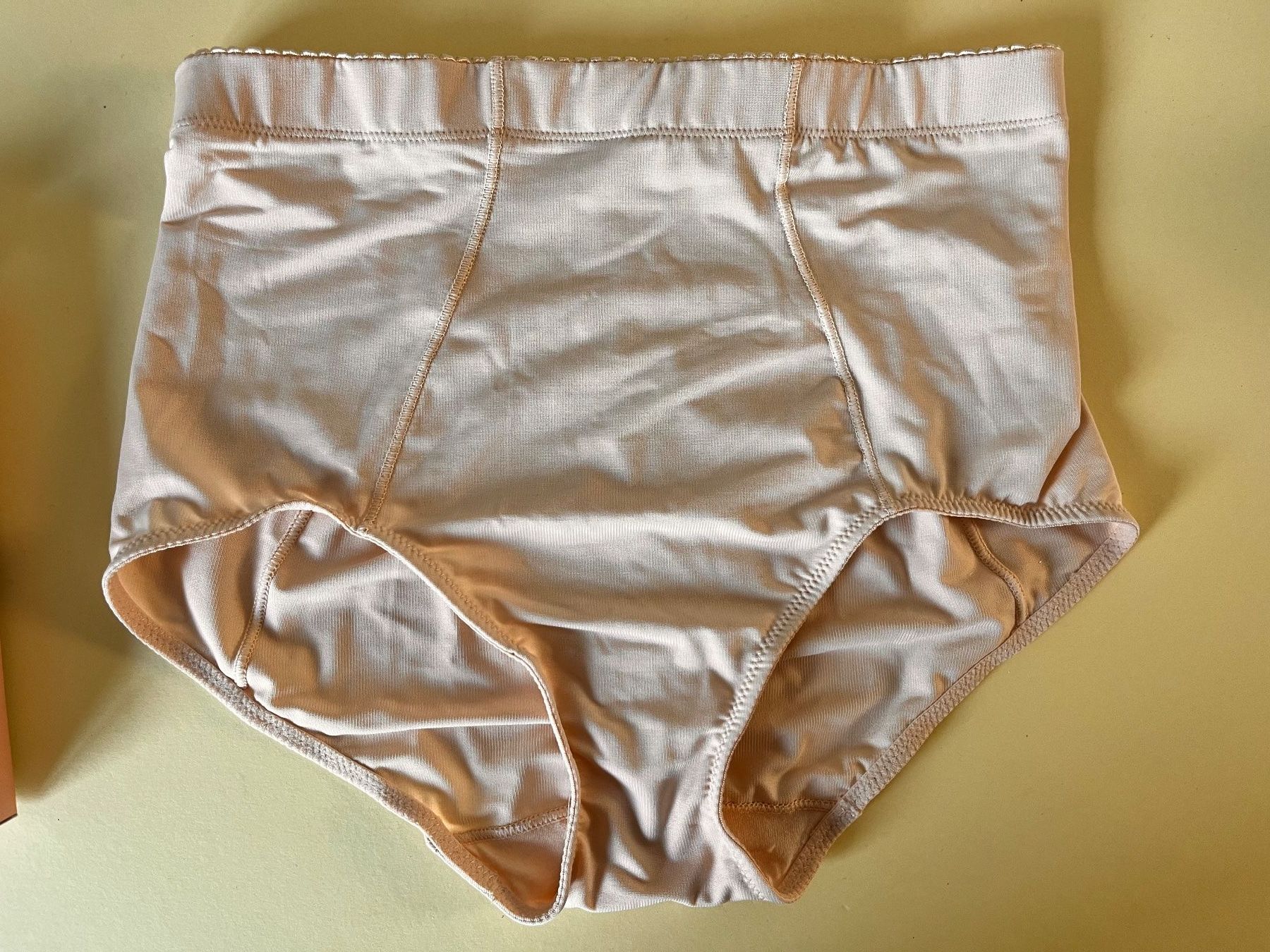 Migros Altra biancheria intima: Slip Classic, Shaping Effect medium, Grösse 42, Farbe Puder – Nuovo e nell'imballaggio originale da Rudolfstetten venduto da gst_g7xl 2