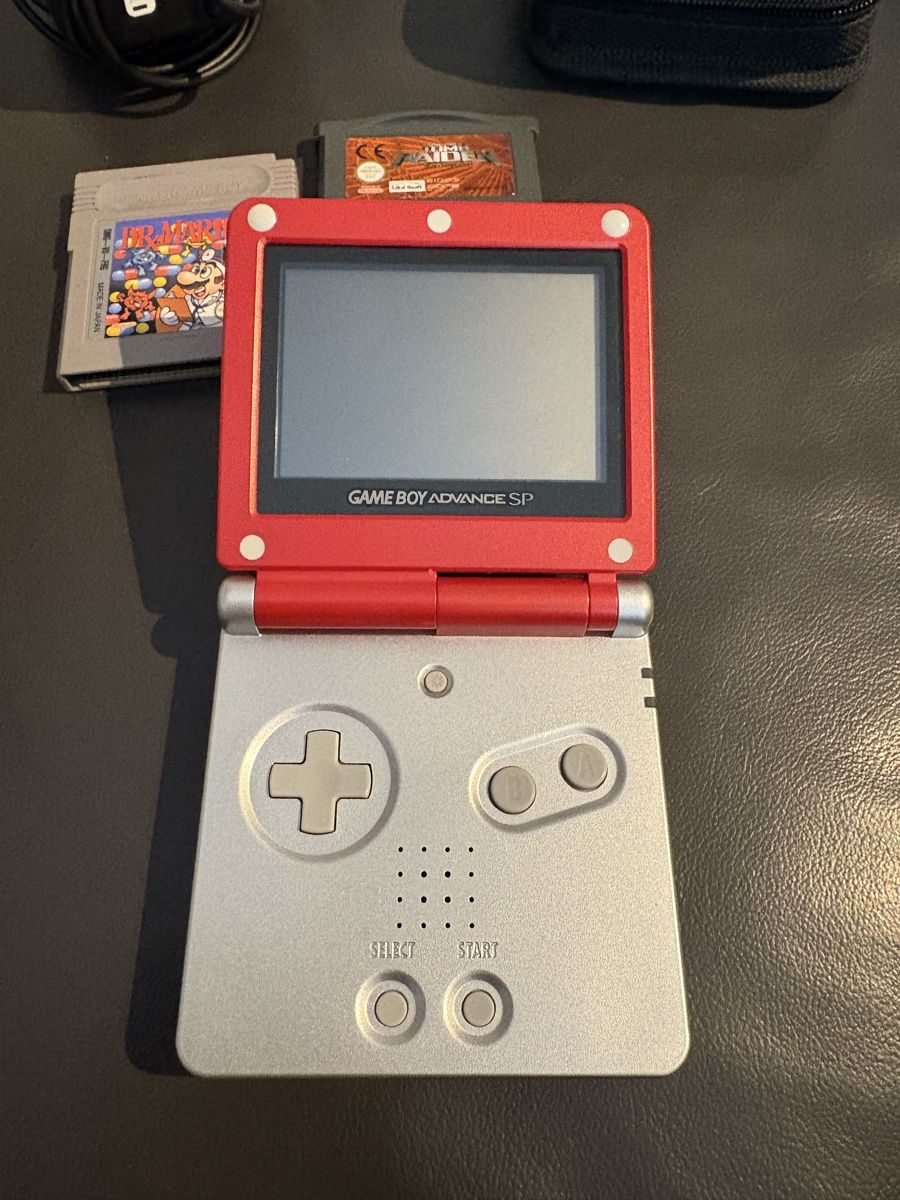 Nintendo Konsolen: Gameboy Advance SP + Mario Edition Nintendo Original – Gebraucht aus Zuerich von  2