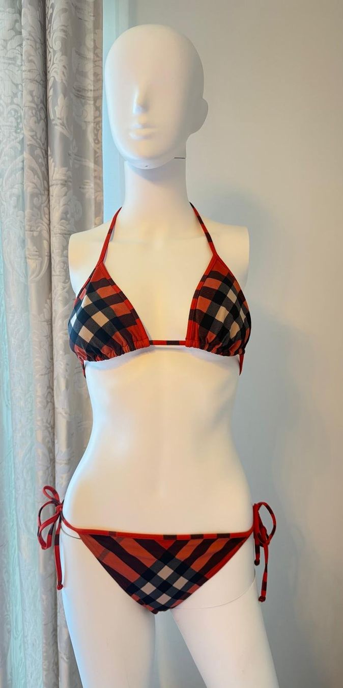 Burberry Costumi da bagno & Bikini: Burberry Triangel-Bikini mit ikonischem Karomuster – Usato da Oberarth venduto da SSS. 1