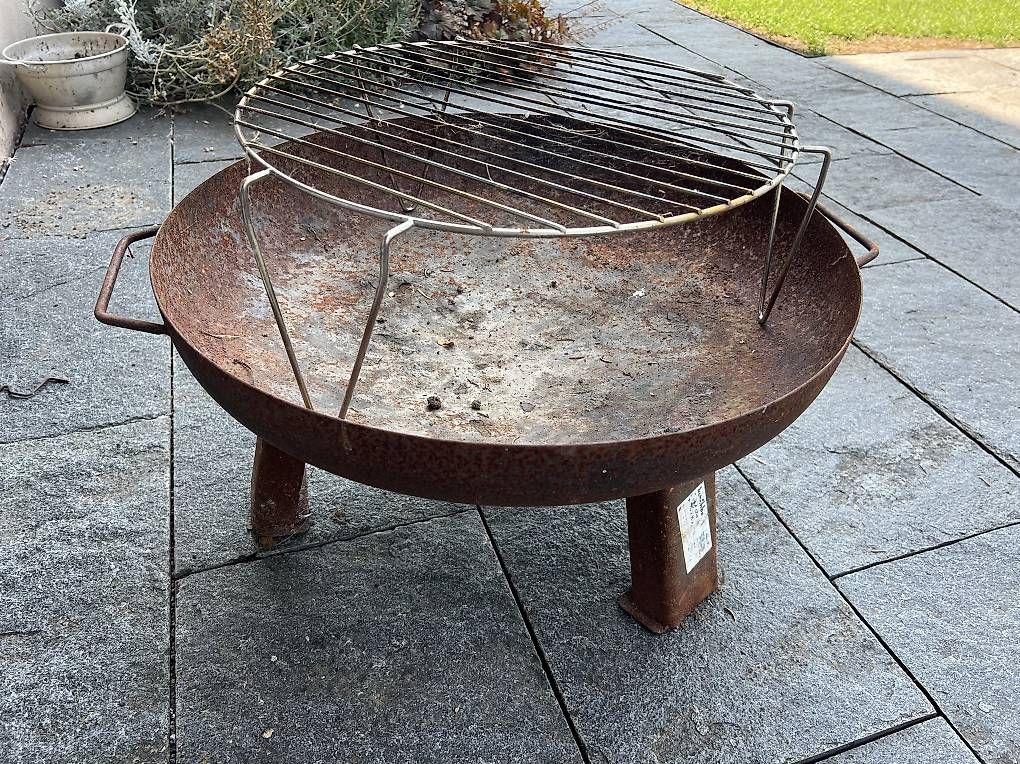 Bracieri: Feuerschale 60cm mit Grillrost + gratis Holz/Kohl – Usato da Luzern venduto da Beabbbea 1