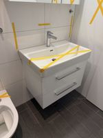 Waschtischmöbel mit Armatur / Meuble et lavabo