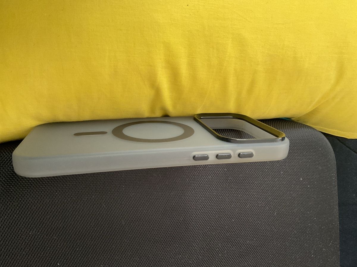 Apple Cover & Protezioni schermo: Housse iPhone 17 Pro – Nuovo (secondo la descrizione) da Düdingen venduto da Yellow 2