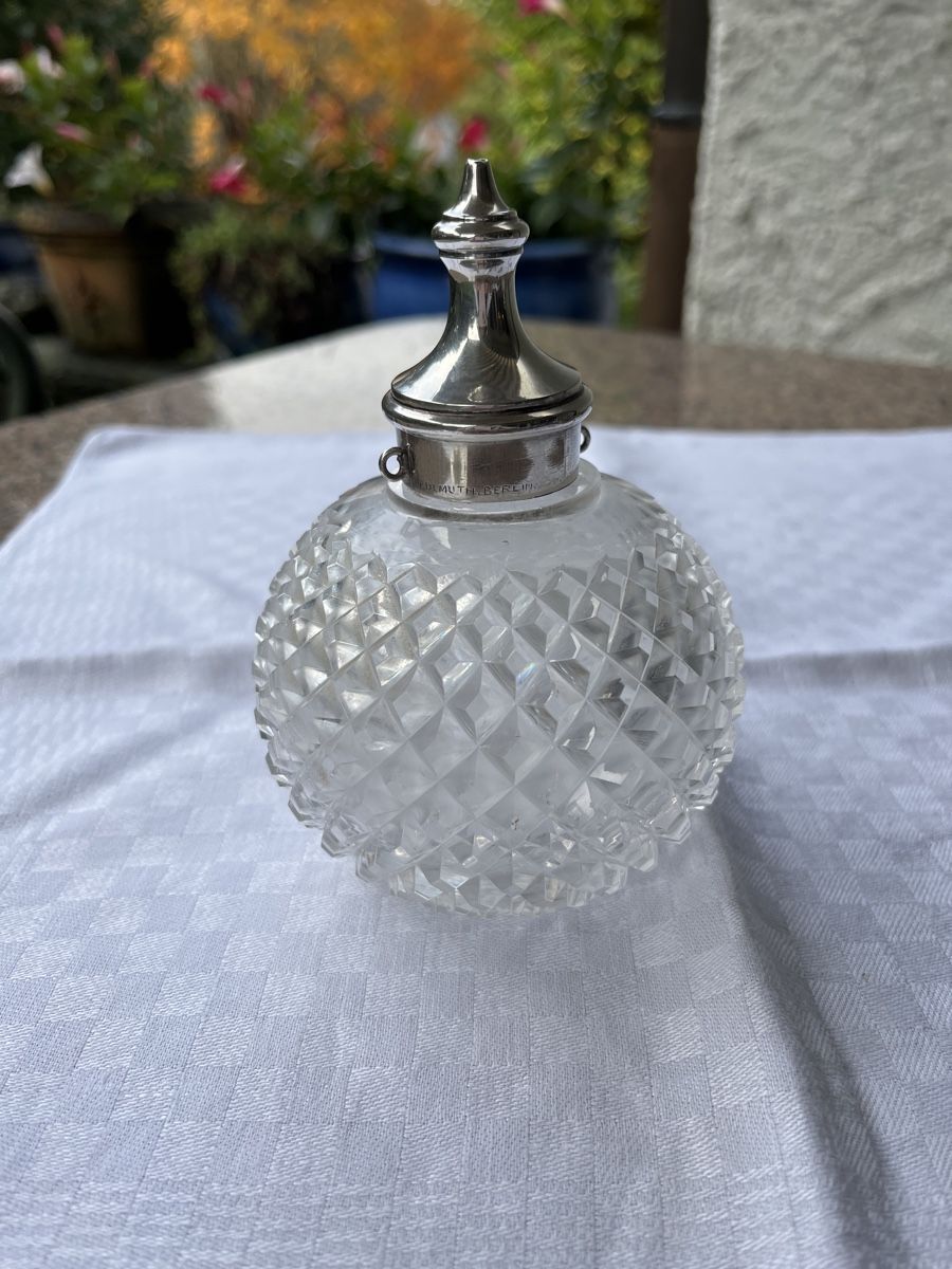 Duftöldiffusoren: Antiker Kristall-Parfumzerstäuber – Gebraucht aus Gattikon von mo.suter 2