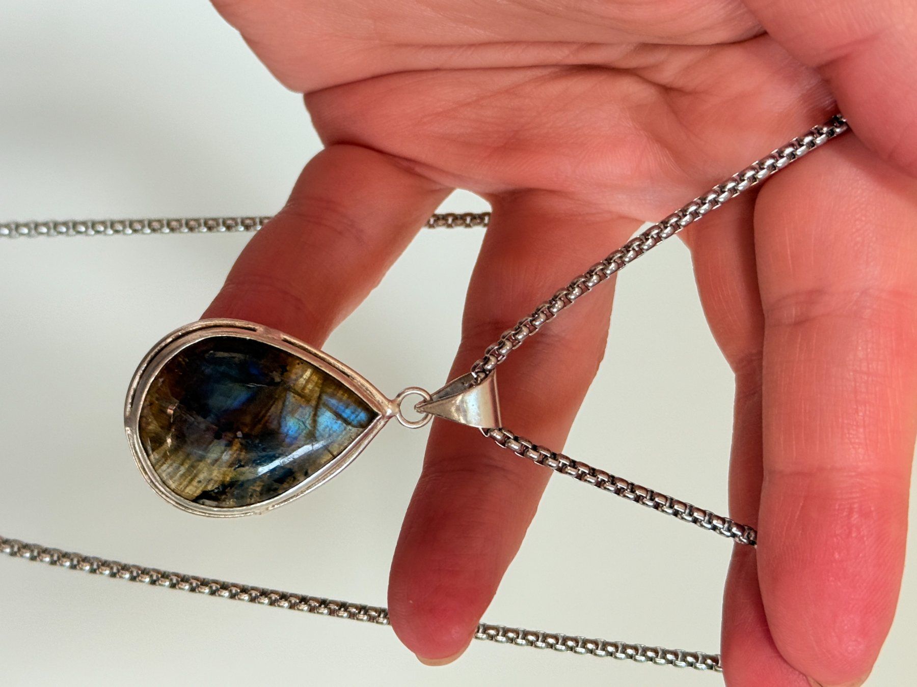 Catenine: Collier avec pendentif larme en labradorite – Nuovo e nell'imballaggio originale da Genève venduto da AGBERG 7