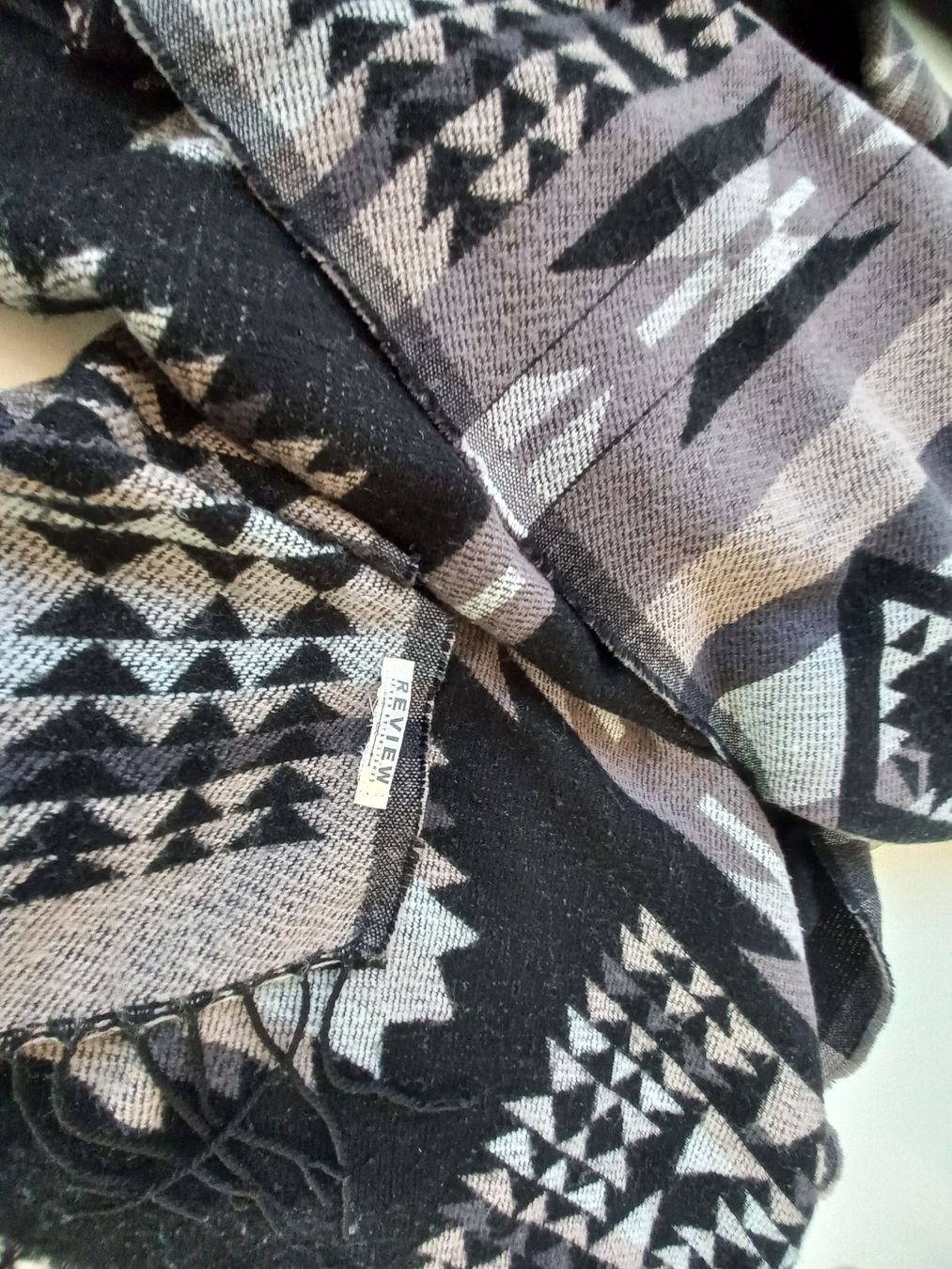 Foulard & Sciarpe: Grosser Schal von REVIEW – Usato da Oberuzwil venduto da venditum. 2
