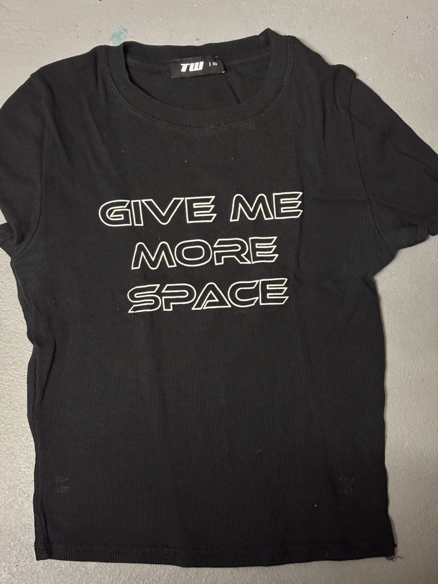 Camicette, T-shirt & Top: Schwarzes Top mit Aufschrift  – Usato da Möriken AG venduto da Jamas76
