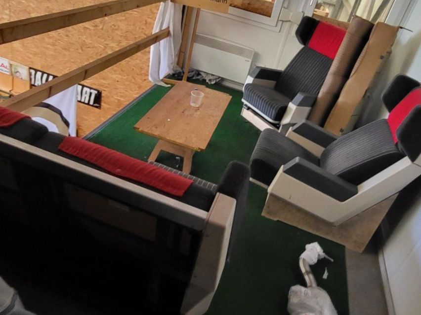 Divani: SBB 1. Klass Sitze Sitzgarnitur Polster Sofa Lounge – Usato da Boswil venduto da audi90quattroturbo 4