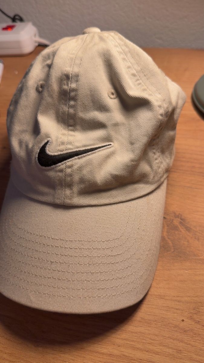 Nike Copricapi, berretti & cappellini: Nike Cap / Baseball Cap – Beige – Usato da Bern venduto da oaicu