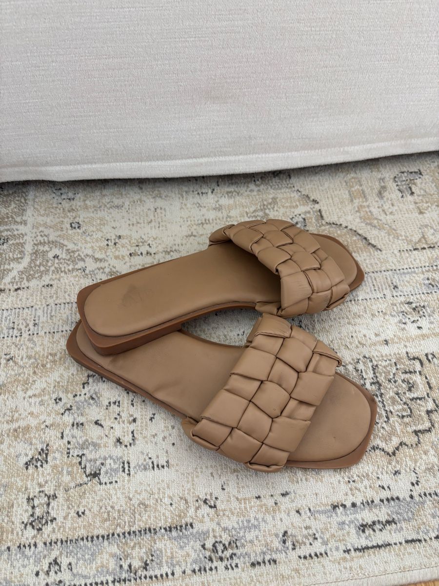 Scarpe da donna: Beige Flat Slippers Sandals NP: 50.- – Usato da Horgen venduto da len_qjz9 1