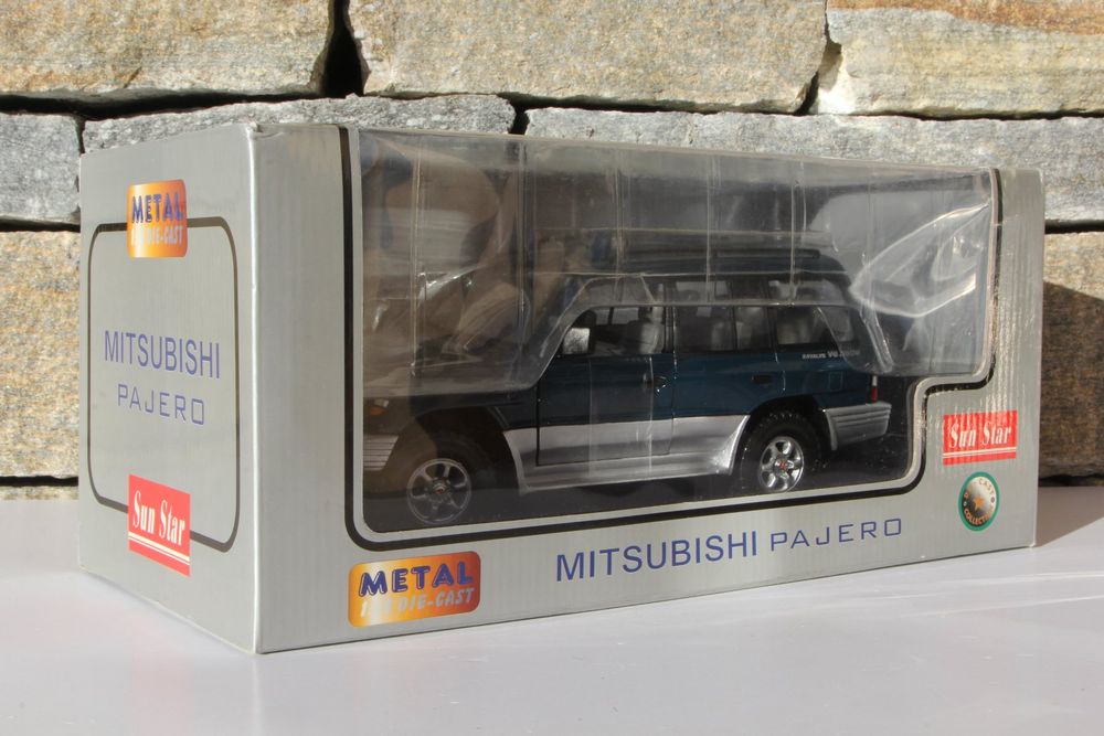 Modèle Réduit Mitsubishi PAJERO 1998 (1/18) Bleu - Rare, Neuf Avec Boîte Sun Star