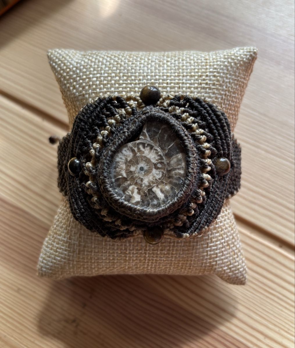 Bracciali & Braccialetti: Armband Makramee Amonit Tigerauge – Nuovo (secondo la descrizione) da Erlinsbach venduto da moseco