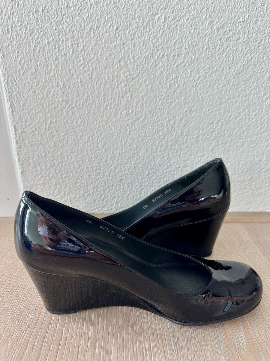 Stuart Weitzman Scarpe da donna: Stuart Weitzman black Patent Leather Flats – Usato da Horgen venduto da cfedier2212 1
