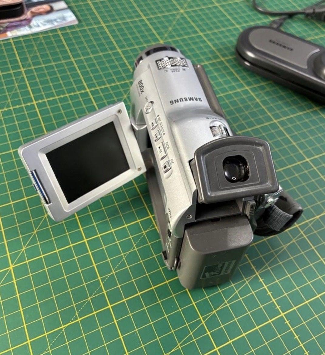 Samsung Fotocamera: Samsung MiniDV Camcorder mit Netzteil – Difettoso da Schongau venduto da Retro_Shop 2