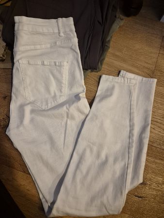 Damen Jeans Zara weiss Grösse 38 neuwertig
