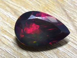 Welo Opale facettiert 4.62 kt Gebot 89.- schwarz behandelt