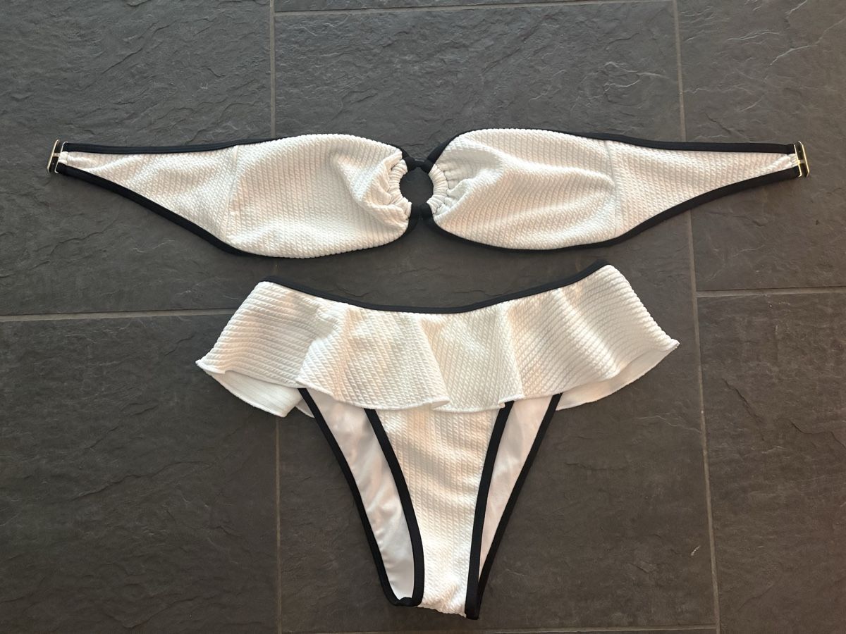 Costumi da bagno & Bikini: Weisser Bikini mit Rüschen, Grösse L - Sommerfeeling! – Nuovo (secondo la descrizione) da Zürich venduto da Anushka86
