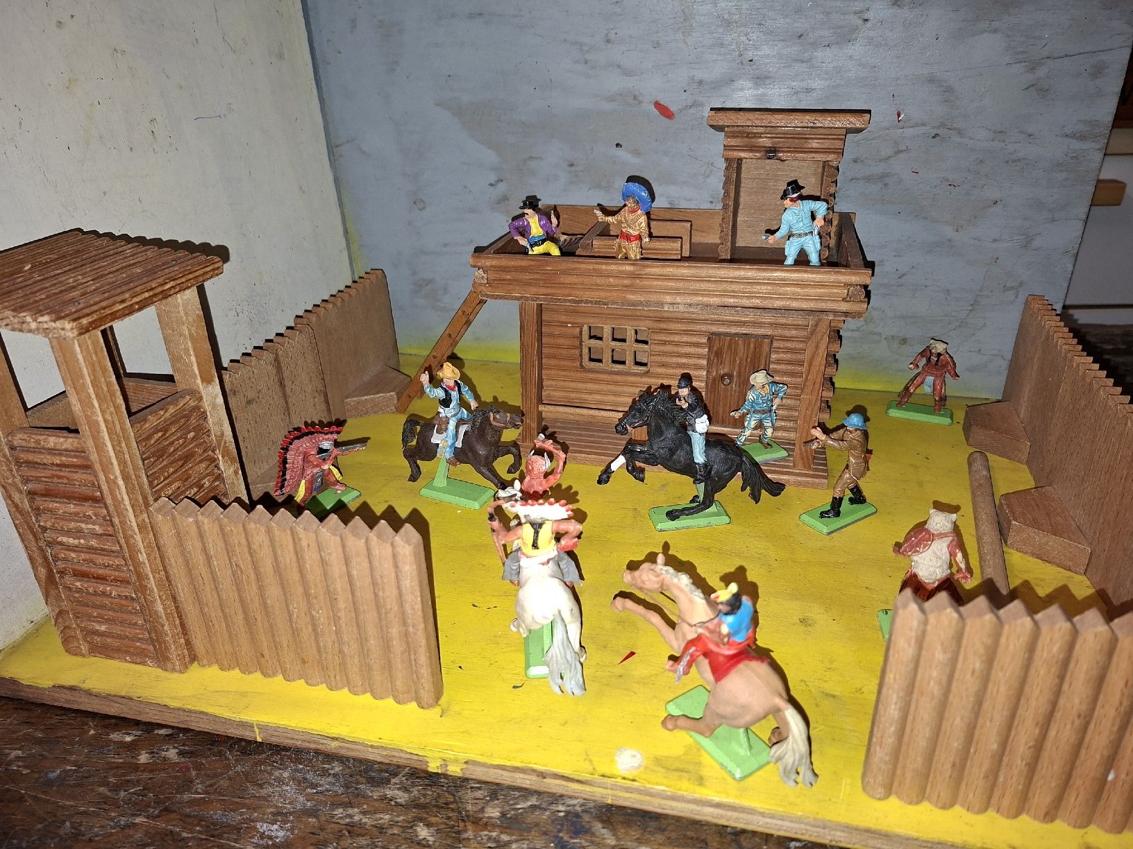 Giocattoli: Fort de western en bois – Usato da Monthey venduto da Jmbois 1